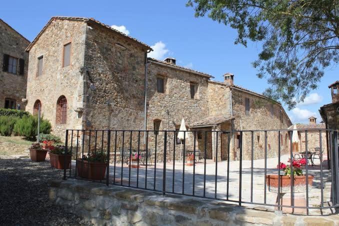 Agriturismo il Torrione Lecchi Esterno foto