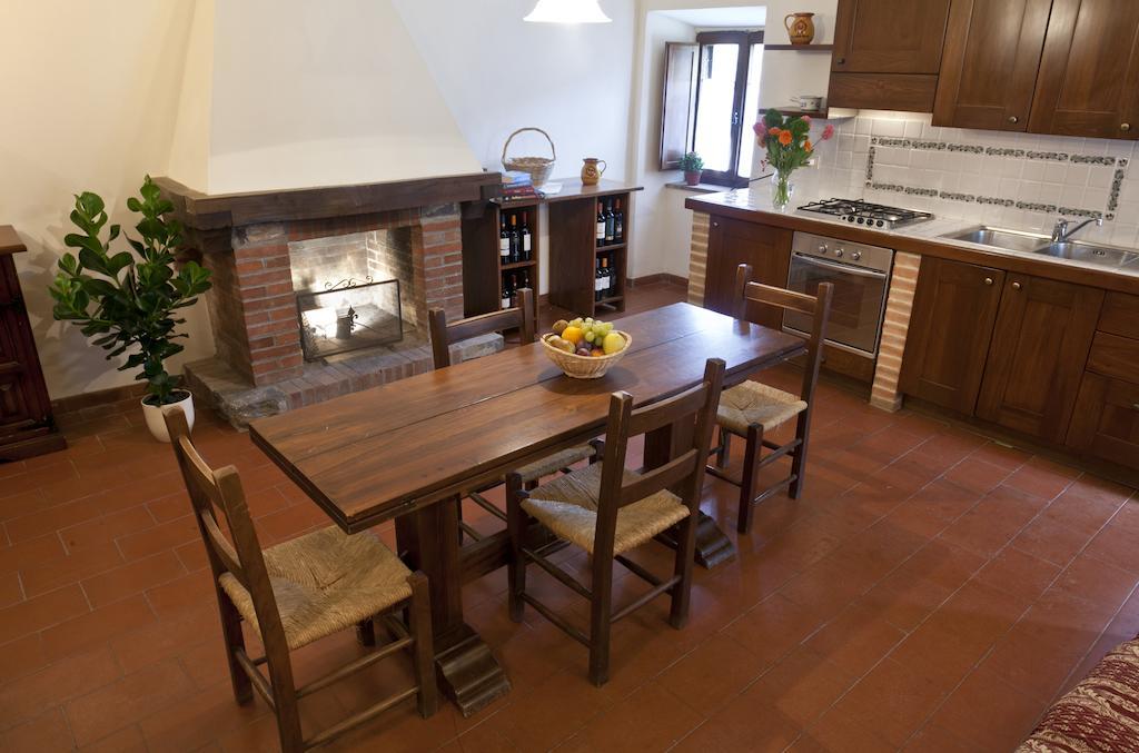 Agriturismo il Torrione Lecchi Camera foto