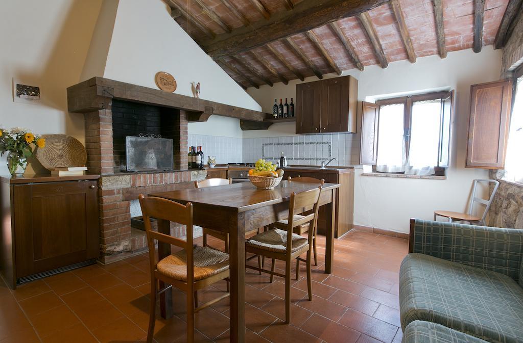 Agriturismo il Torrione Lecchi Camera foto
