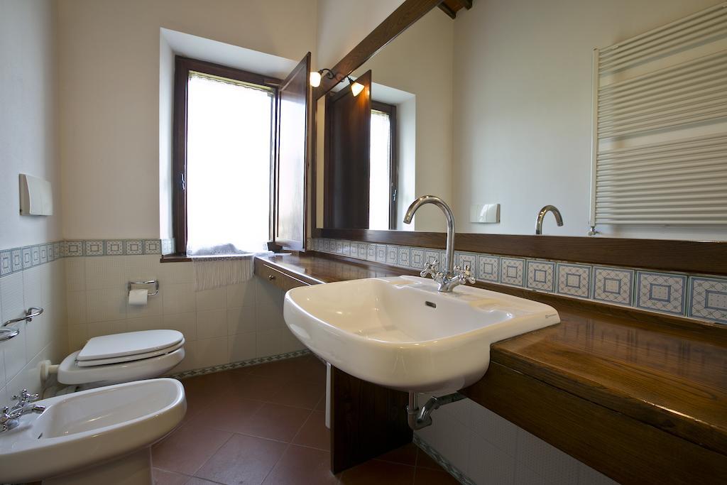 Agriturismo il Torrione Lecchi Camera foto