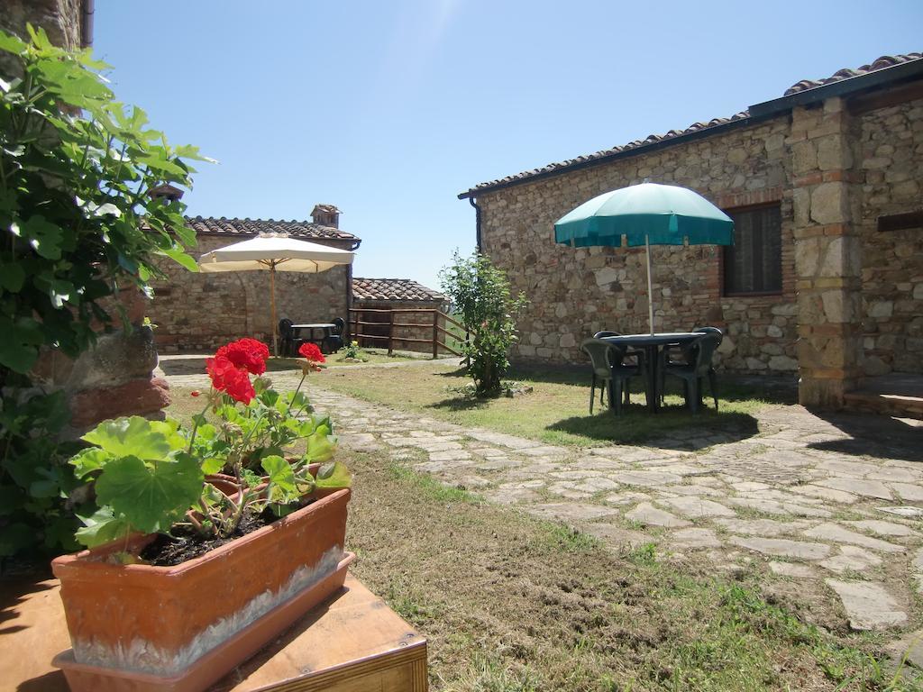 Agriturismo il Torrione Lecchi Camera foto
