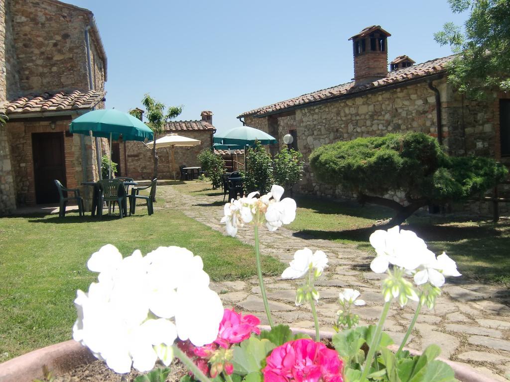 Agriturismo il Torrione Lecchi Camera foto